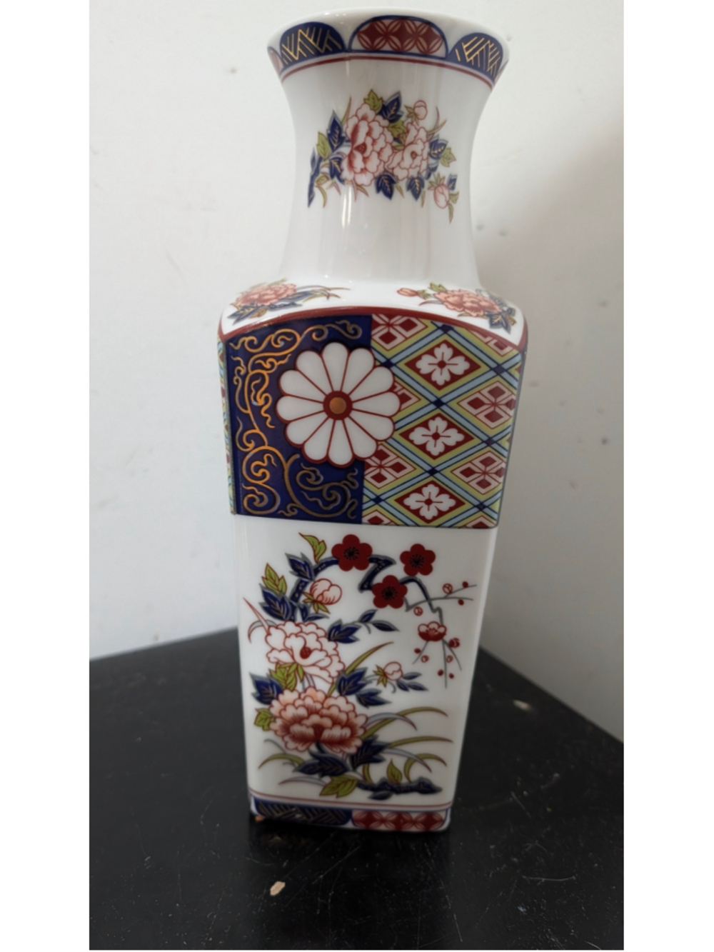 CMC Japanese Porcelain Floral Vase One Size White and Blue - Picture 1 of 6